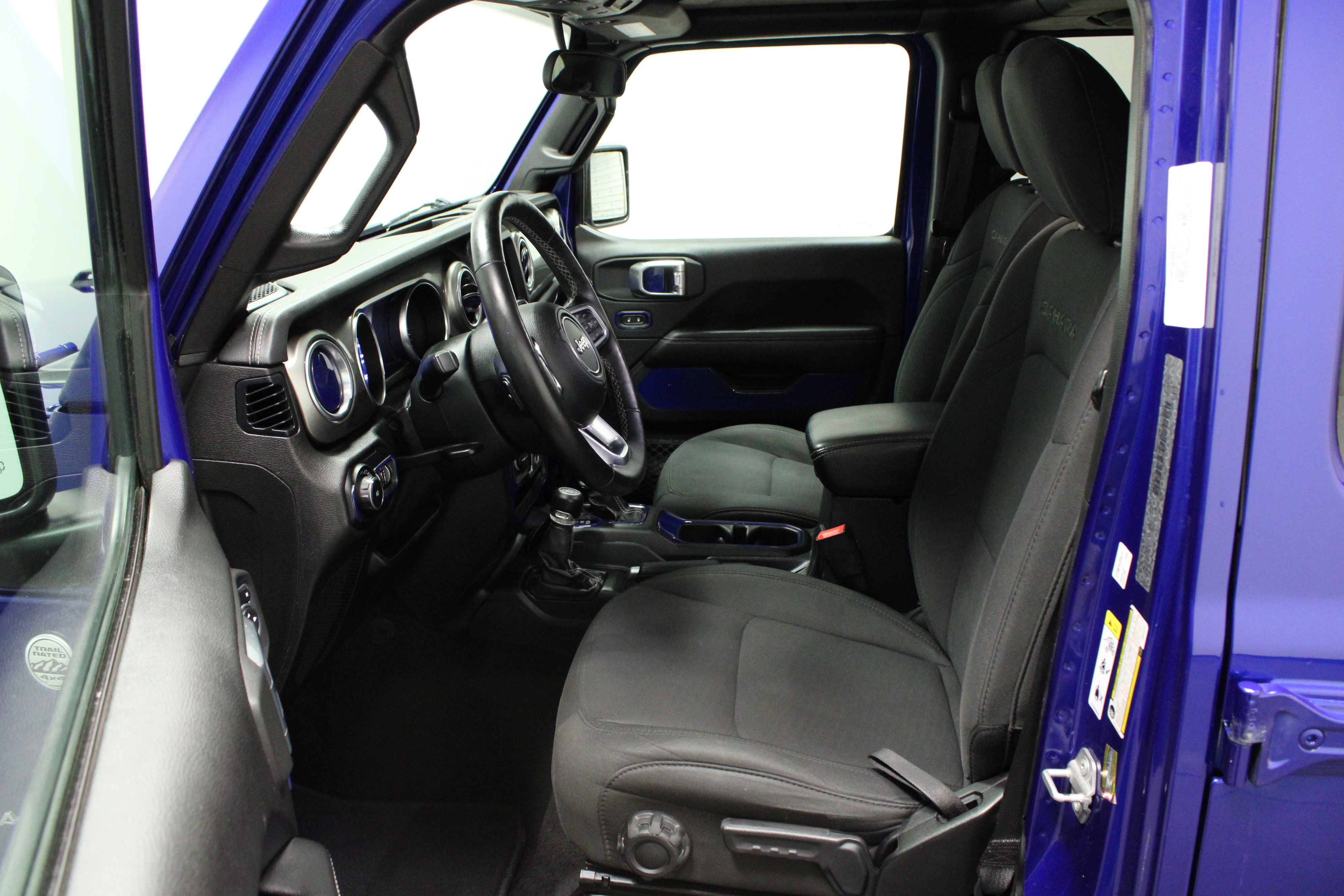 Used 2019 Jeep Wrangler Unlimited Sahara w/ Dual Top Group AWD/4WD image 17