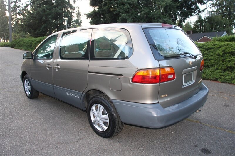 Used 1999 Toyota Sienna CE FWD image 4