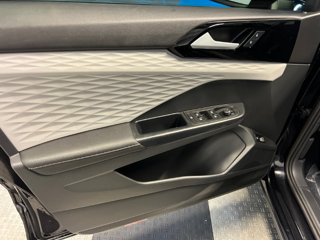 Certified 2024 Volkswagen Taos S FWD image 7