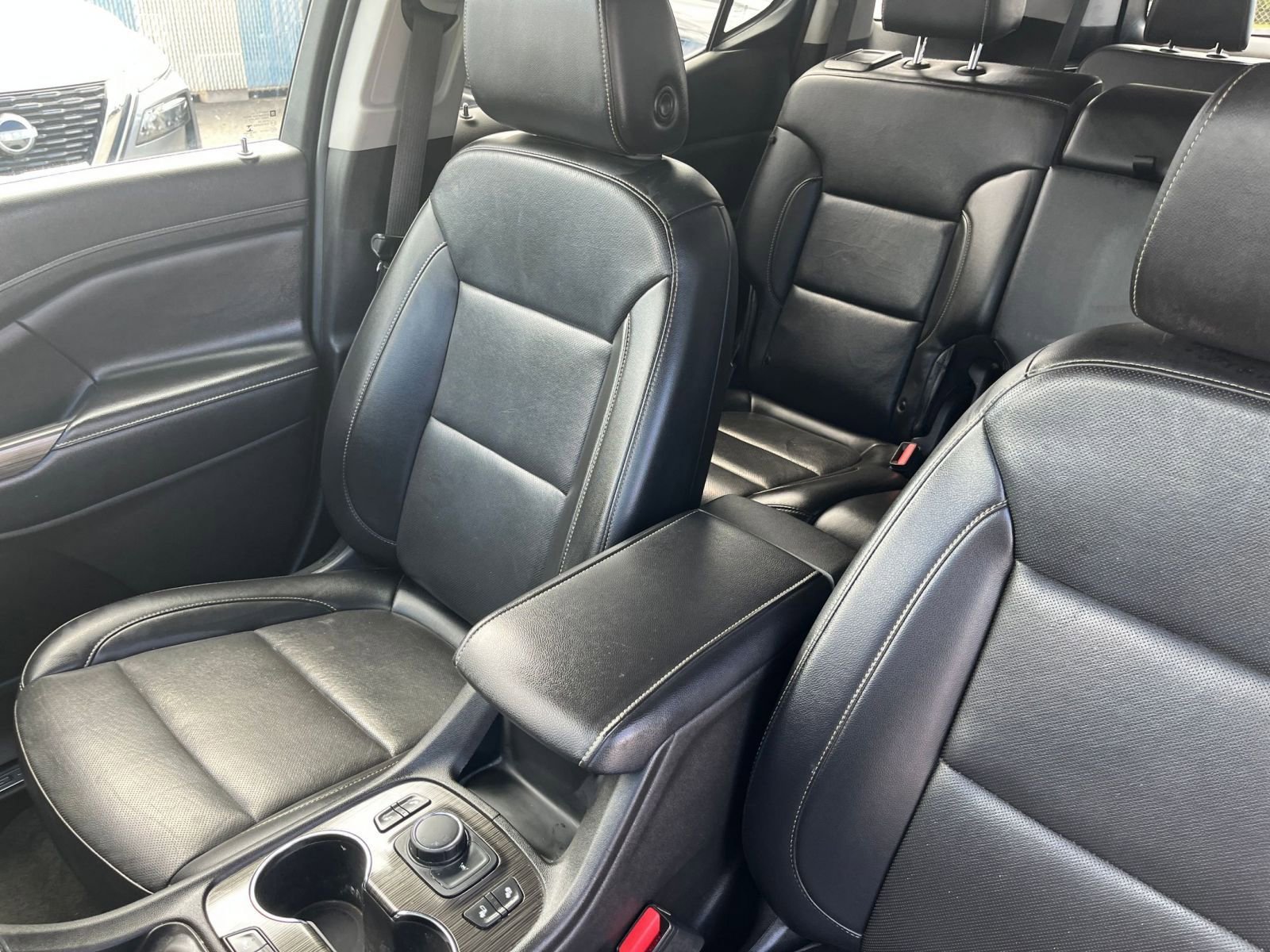 Used 2023 GMC Acadia SLT image 38