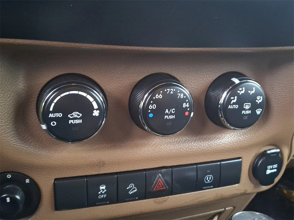 Used 2017 Jeep Wrangler Unlimited Sahara w/ Connectivity Group image 17