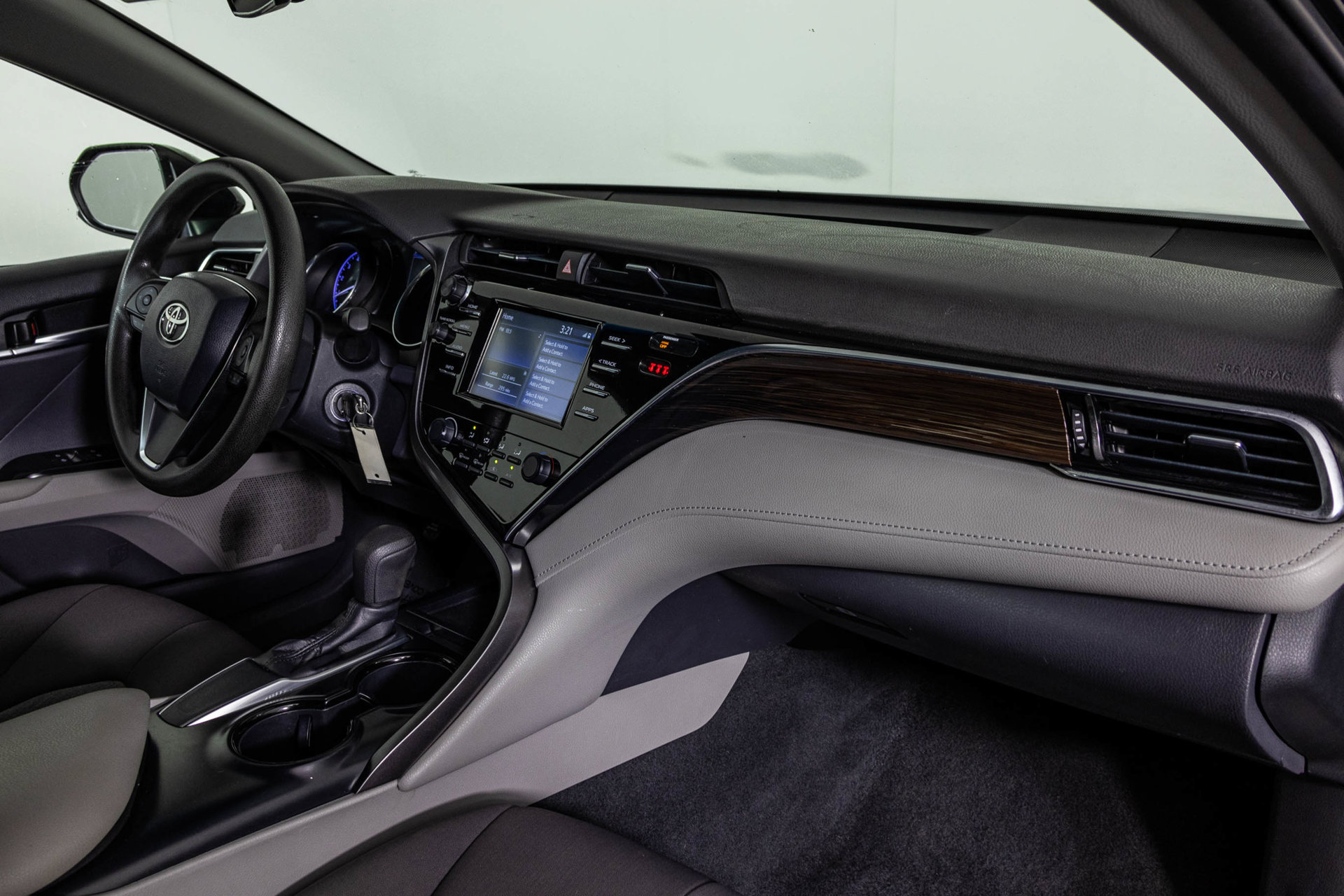 Used 2018 Toyota Camry LE FWD image 44