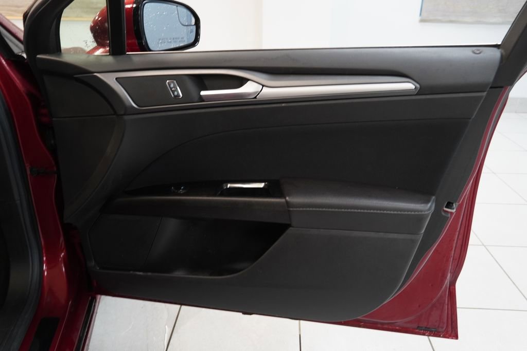 Used 2016 Ford Fusion SE FWD image 28