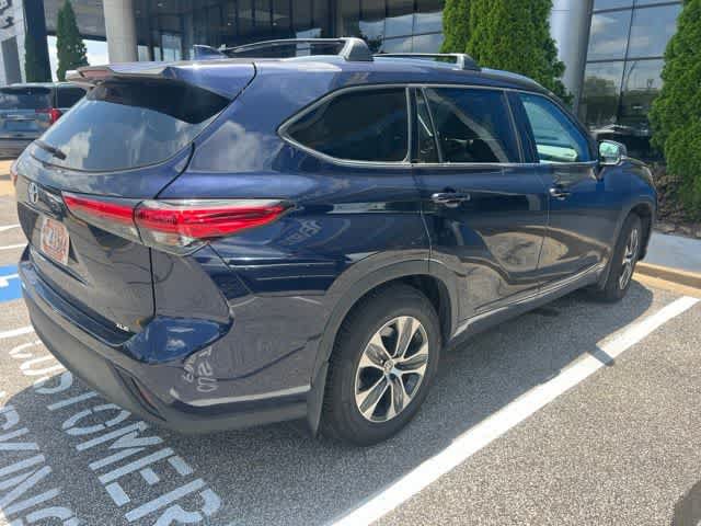 Used 2021 Toyota Highlander XLE FWD image 7