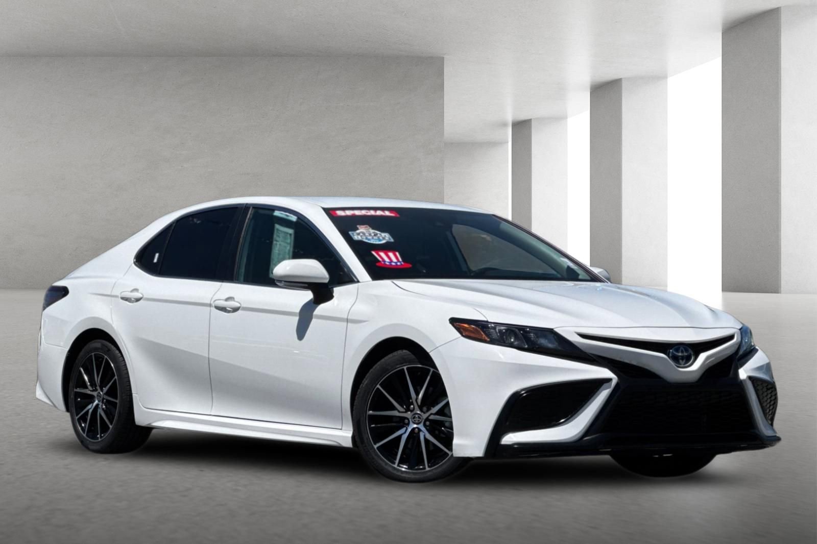 Used 2024 Toyota Camry SE w/ Cold Weather Package FWD image 2