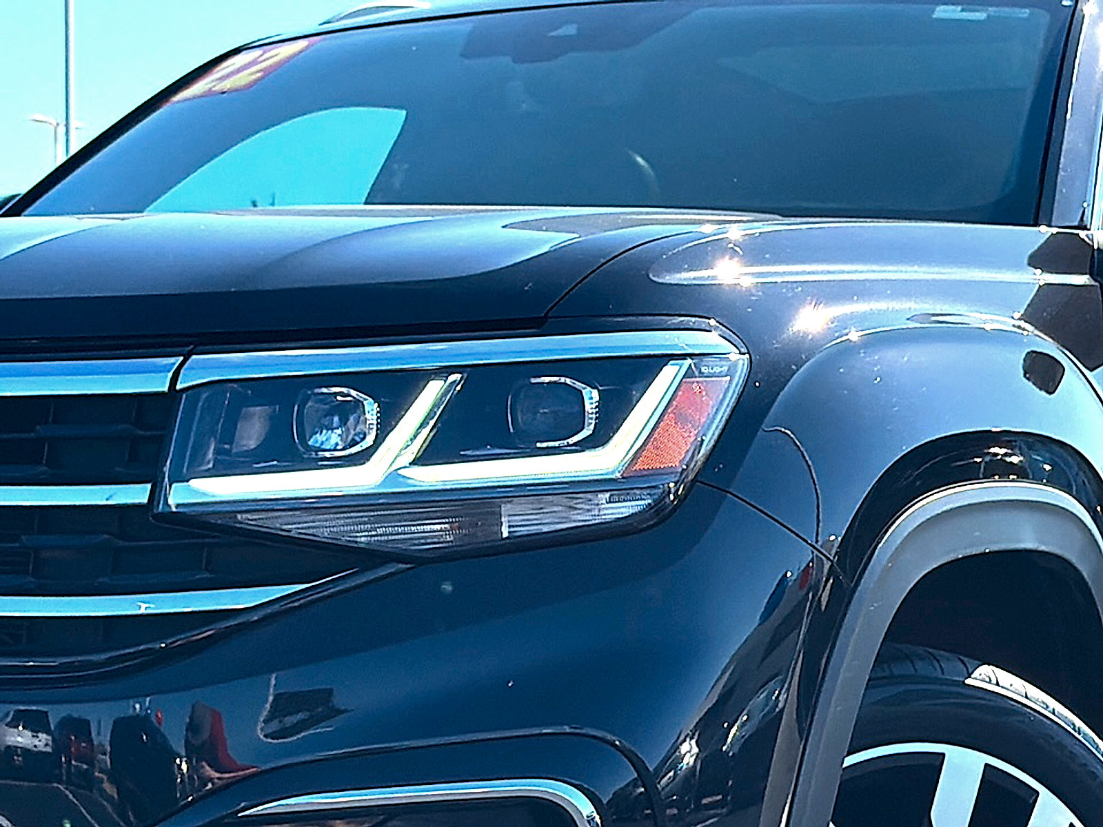 Used 2022 Volkswagen Atlas Cross Sport SEL Premium R-Line w/ Cross Sport MDO Package AWD/4WD image 4