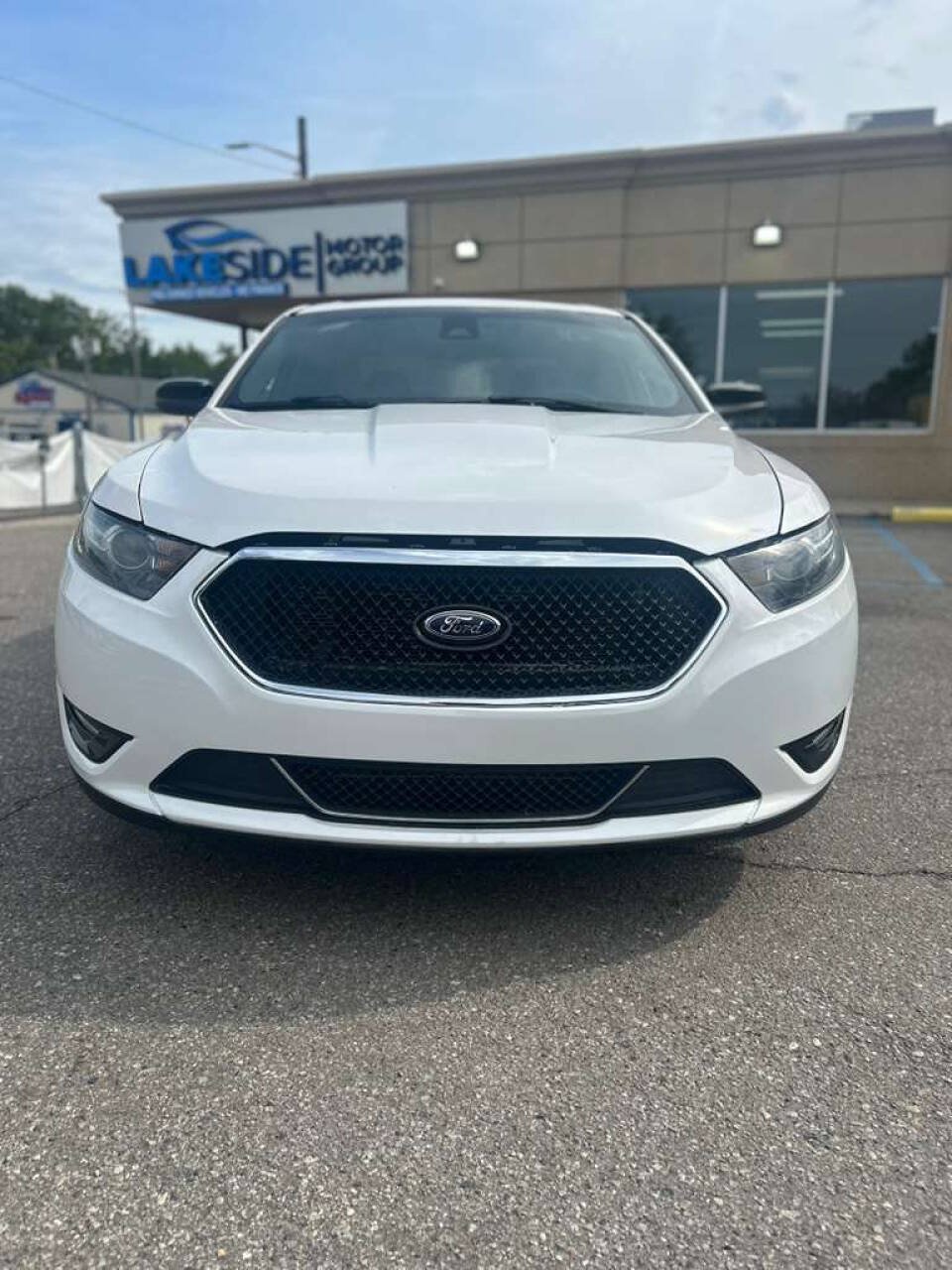 Used 2016 Ford Taurus SHO w/ Equipment Group 401A AWD/4WD image 2