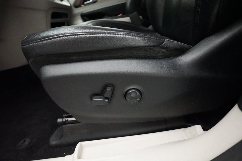Used 2018 Chrysler Pacifica Touring-L image 30