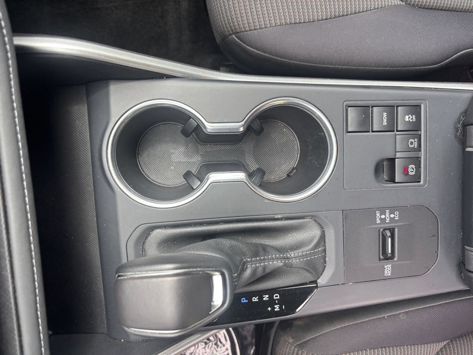 Used 2025 Toyota Highlander LE FWD image 44