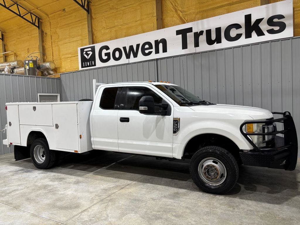 Used 2017 Ford F350 XLT image 3