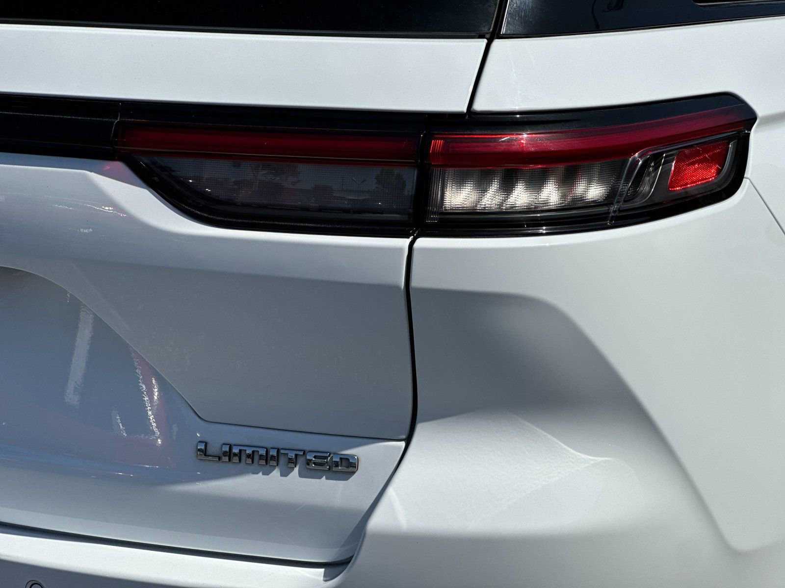 Used 2022 Jeep Grand Cherokee Limited image 37