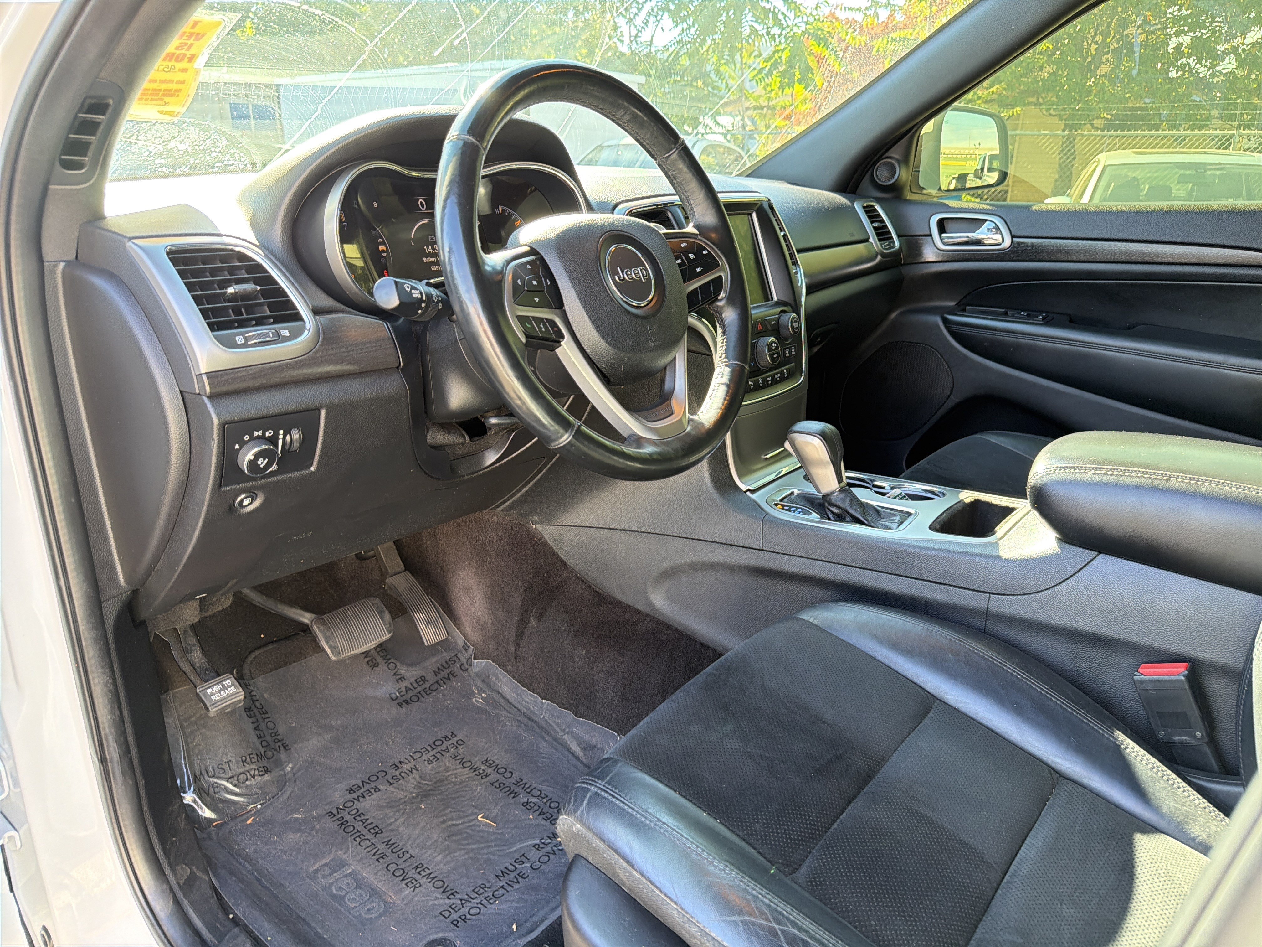 Used 2017 Jeep Grand Cherokee Altitude RWD image 7