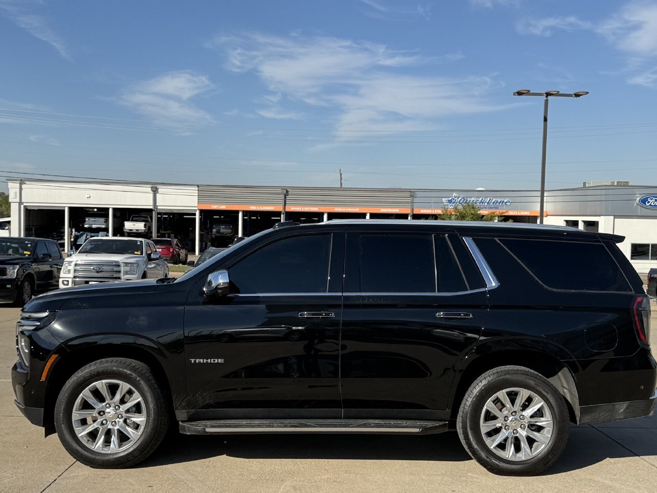 Used 2025 Chevrolet Tahoe Premier AWD/4WD image 3