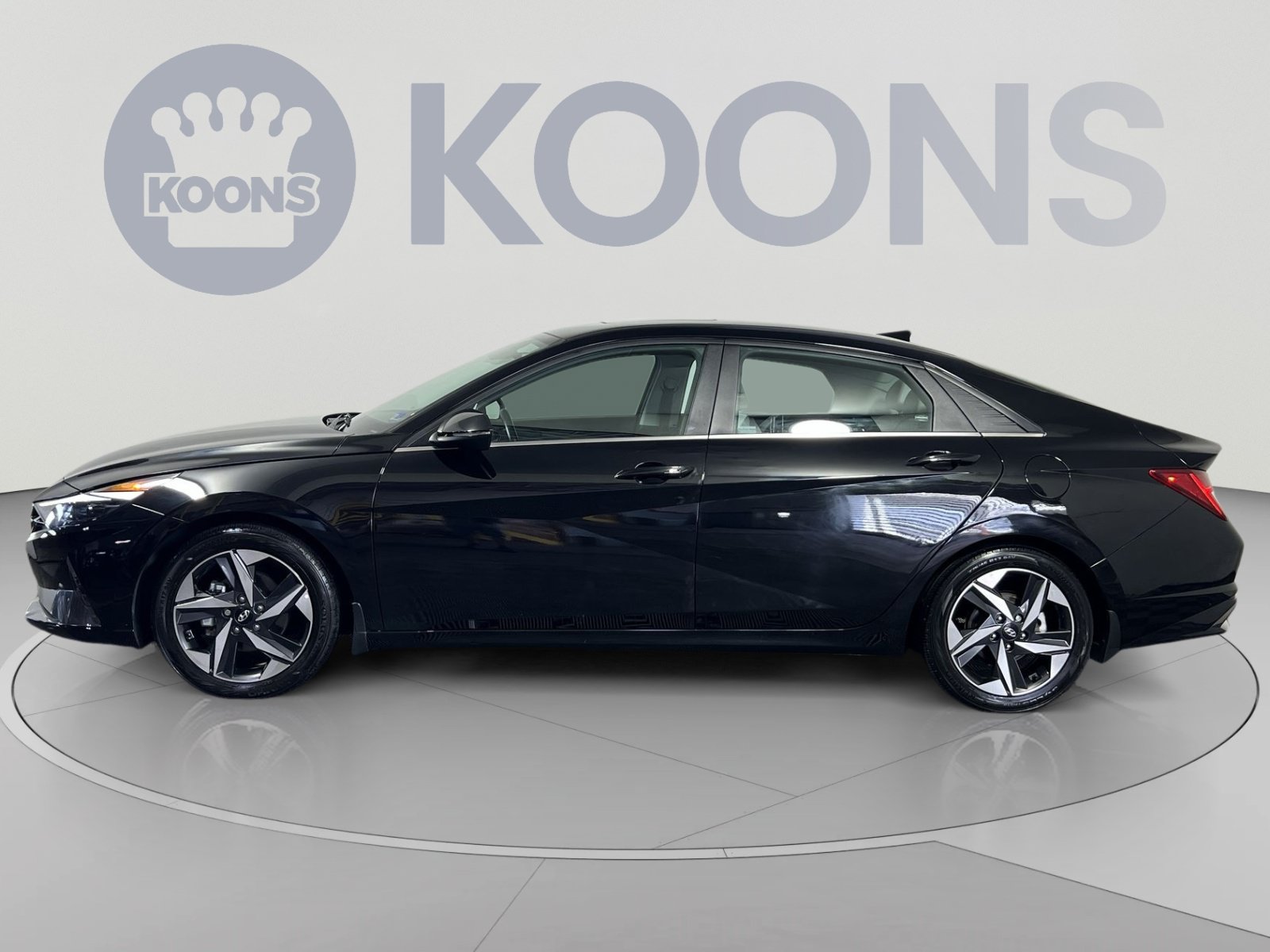 Used 2022 Hyundai Elantra Limited w/ Cargo Package FWD image 7