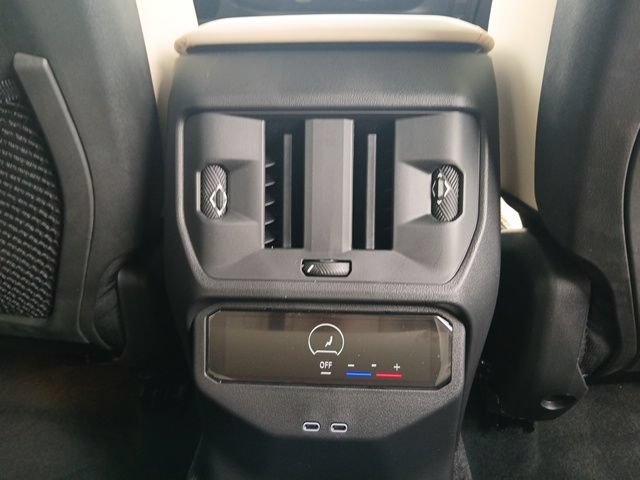 New 2025 BMW X3 xDrive30i w/ Convenience Package AWD/4WD image 14