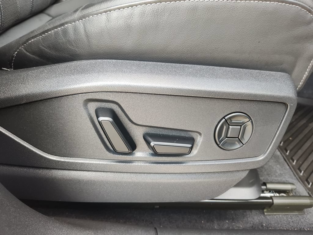 Certified 2025 Audi Q5 Prestige AWD/4WD image 32