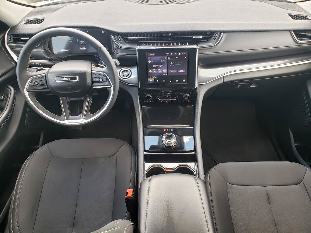 Certified 2023 Jeep Grand Cherokee Laredo w/ Luxury Tech Group I AWD/4WD image 15