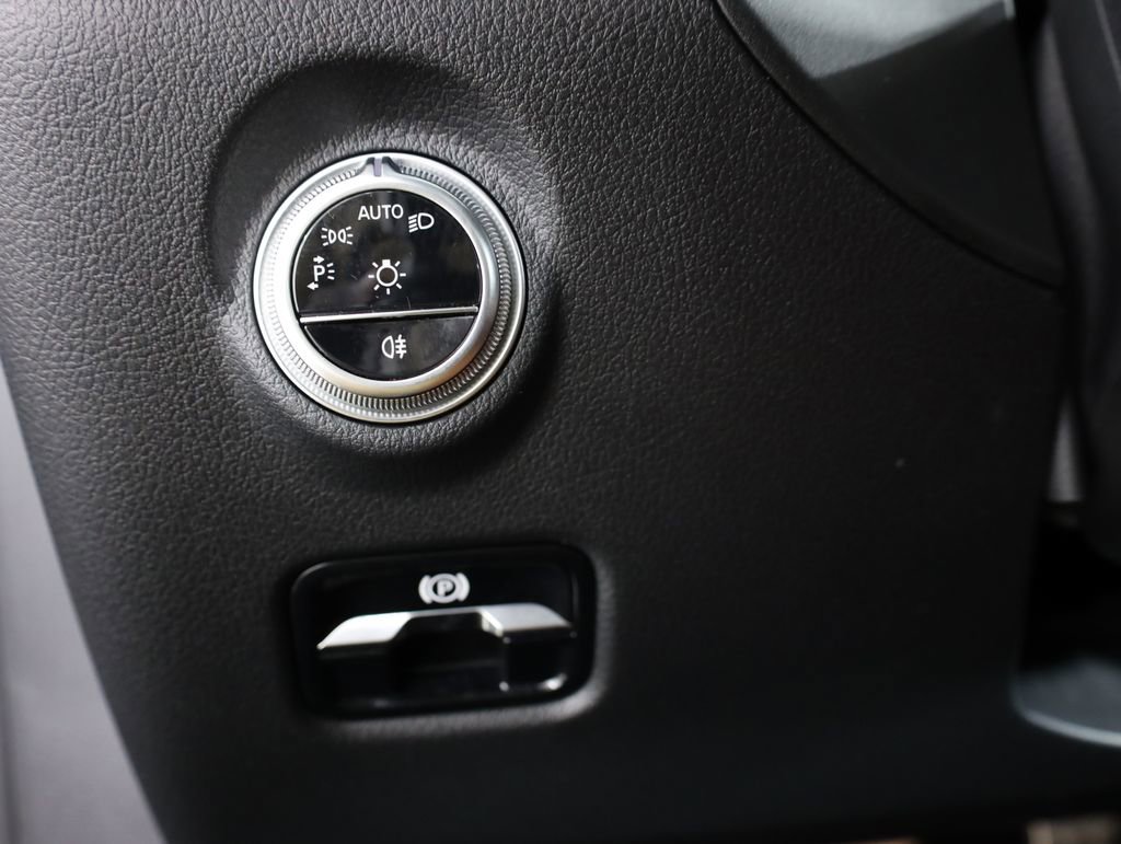 Used 2024 Mercedes-Benz C 300 4MATIC Sedan image 11