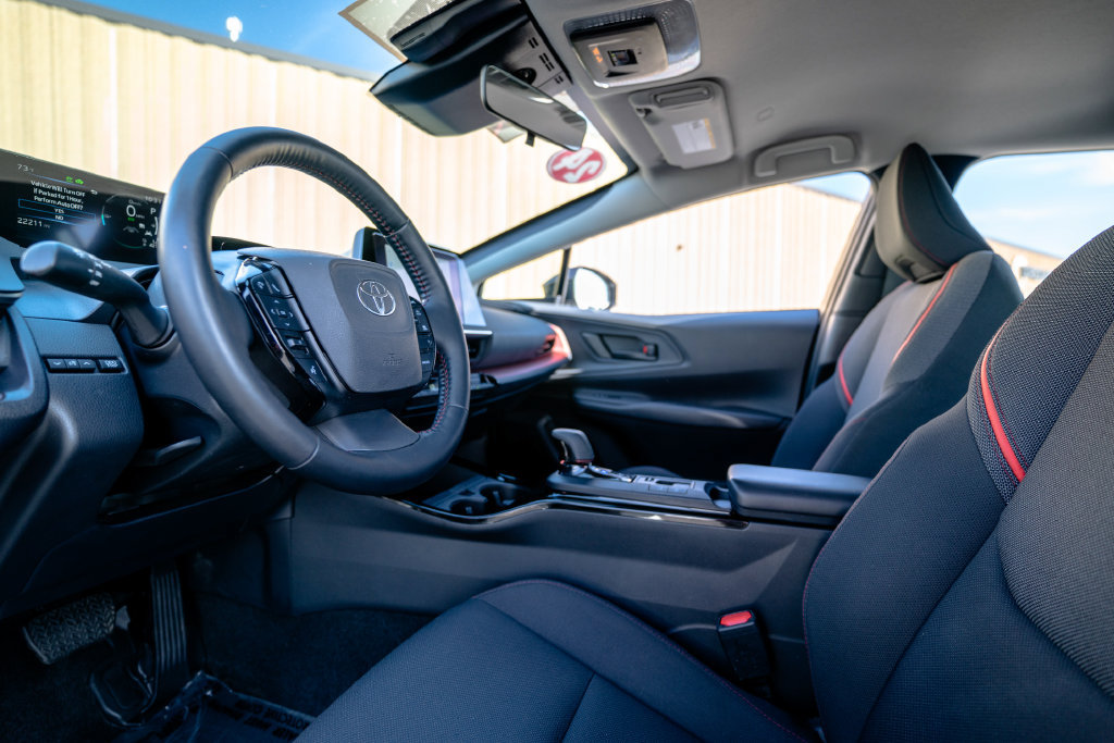 Used 2024 Toyota Prius Prime FWD image 5