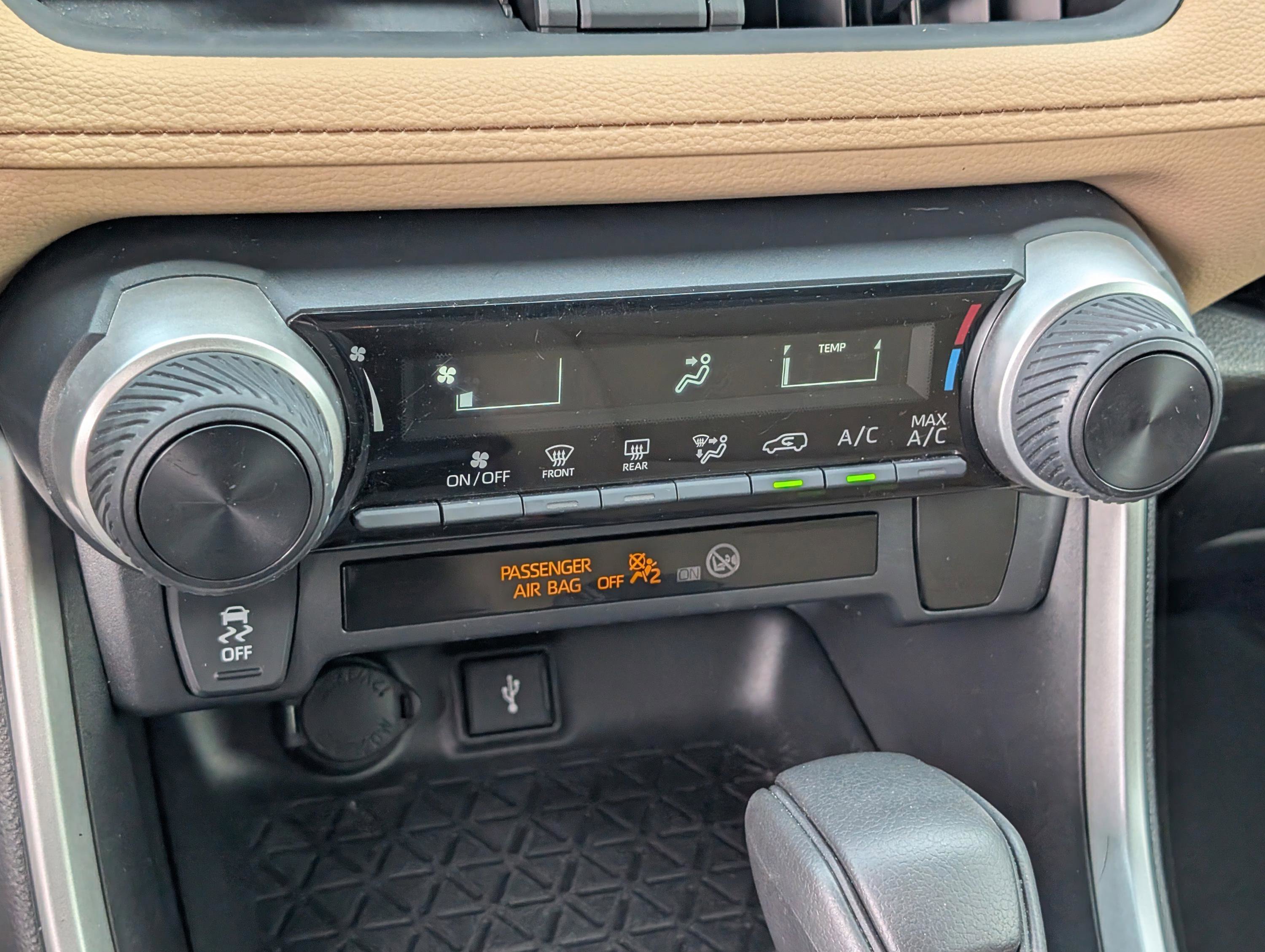 Used 2020 Toyota RAV4 LE image 26