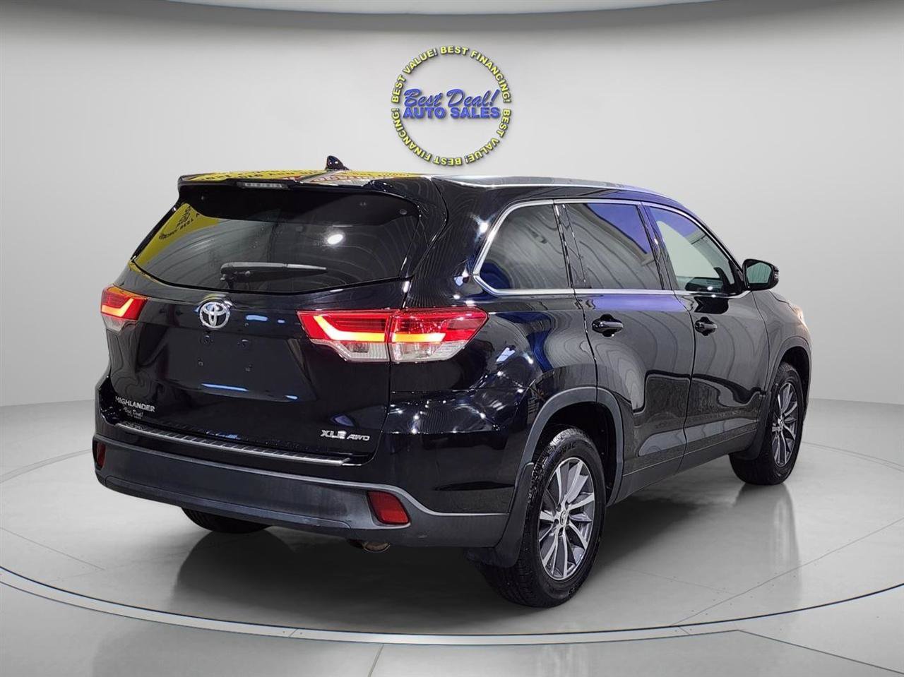Used 2019 Toyota Highlander XLE AWD/4WD image 6