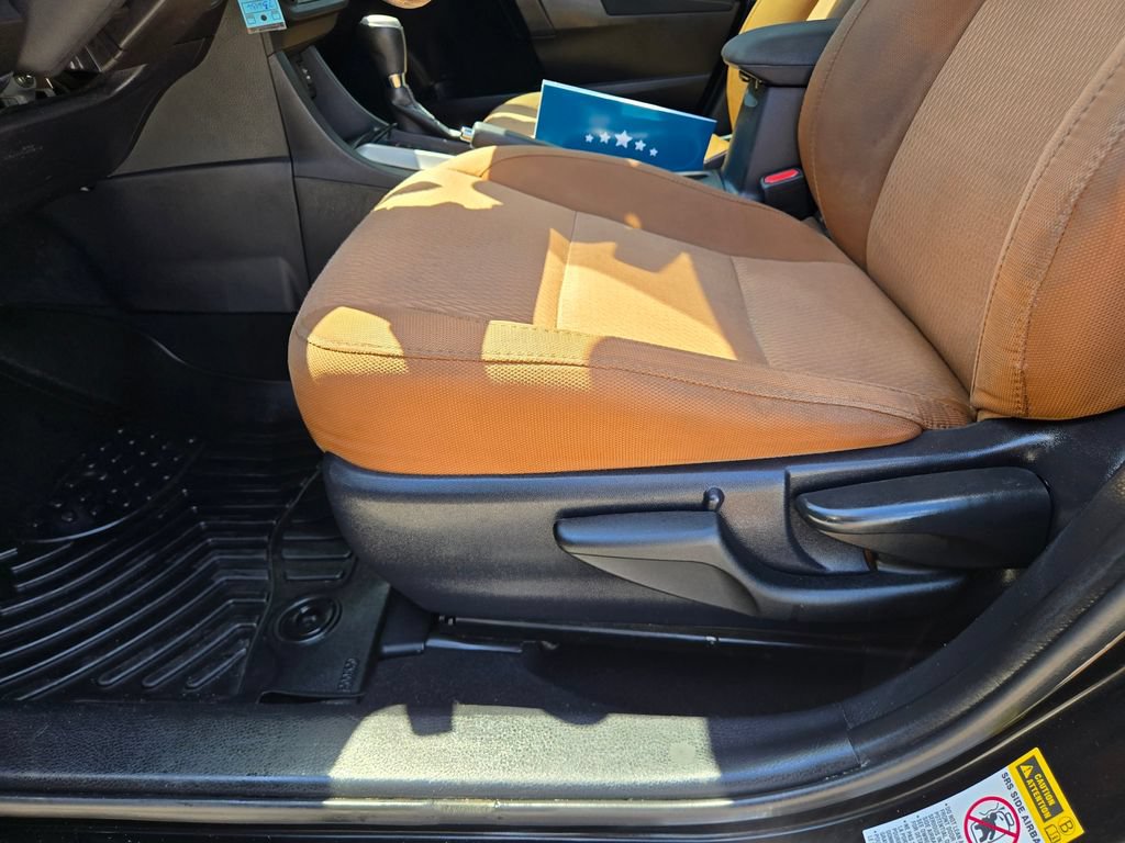 Used 2016 Toyota Corolla LE FWD image 23