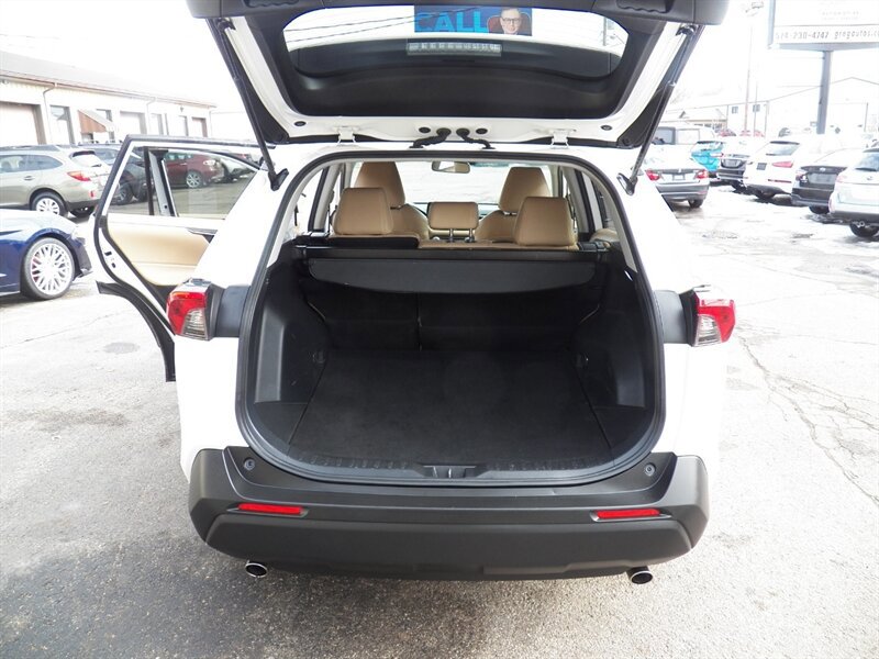 Used 2019 Toyota RAV4 LE w/ Carpet Mat Package AWD/4WD image 12