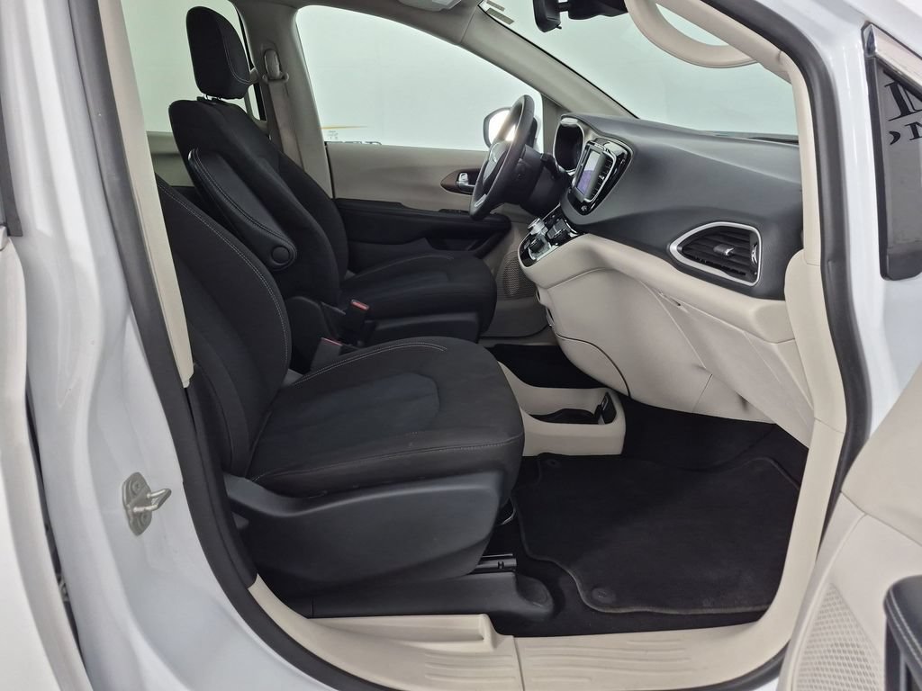 Used 2023 Chrysler Voyager LX FWD image 35