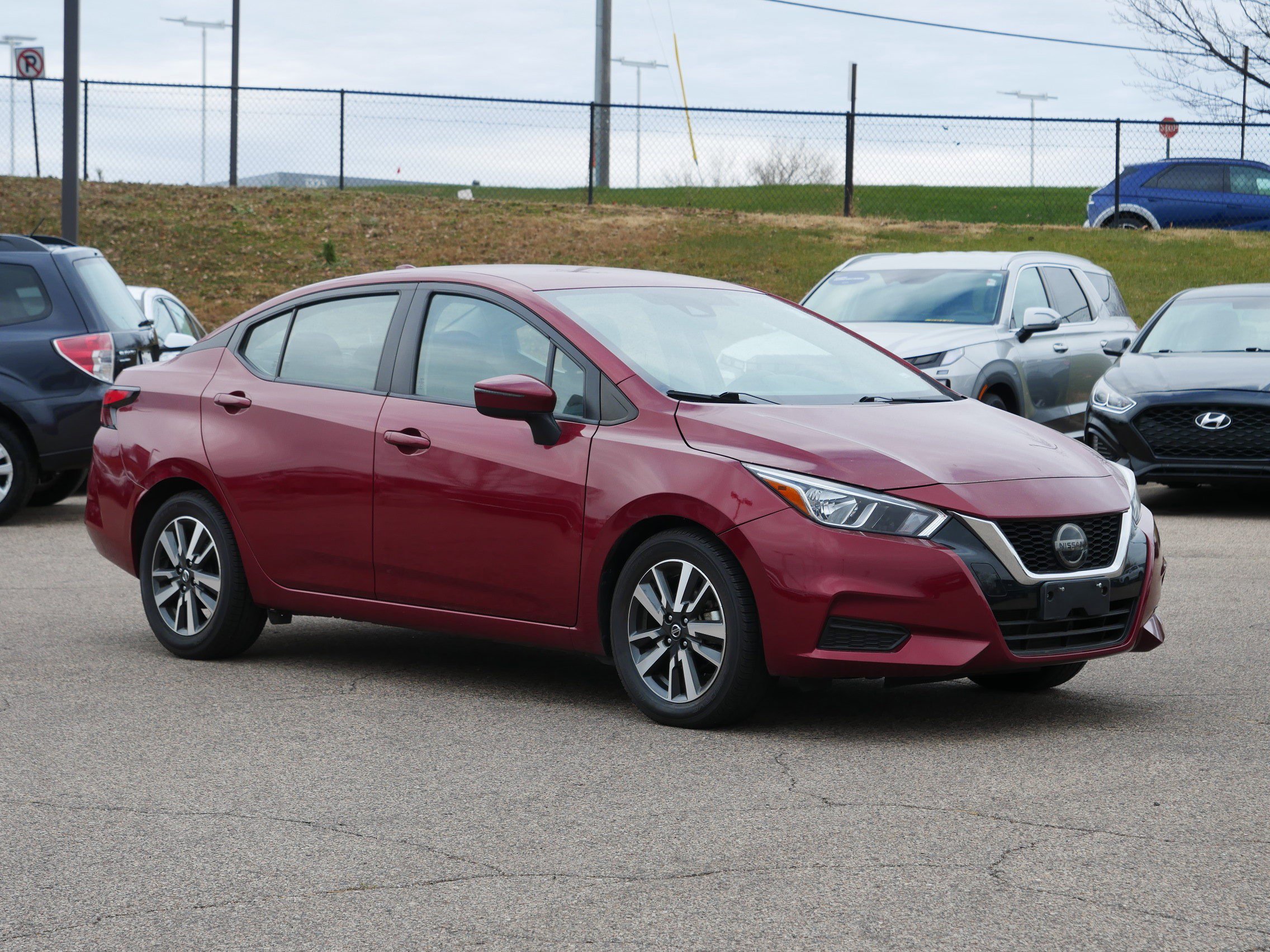 Used 2021 Nissan Versa SV image 4