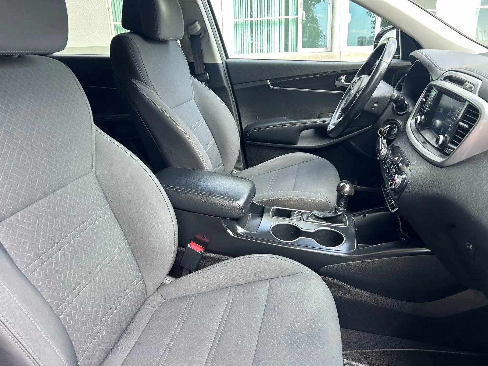 Used 2017 Kia Sorento LX w/ LX Convenience Package image 29