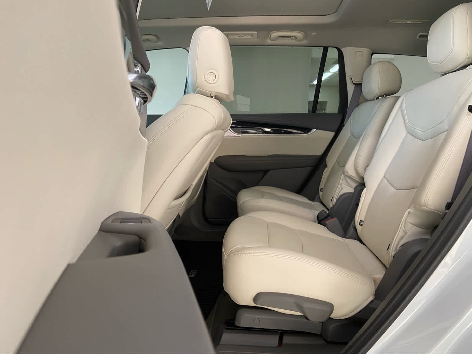 Used 2024 Cadillac XT6 Premium Luxury w/ Technology Package FWD image 17