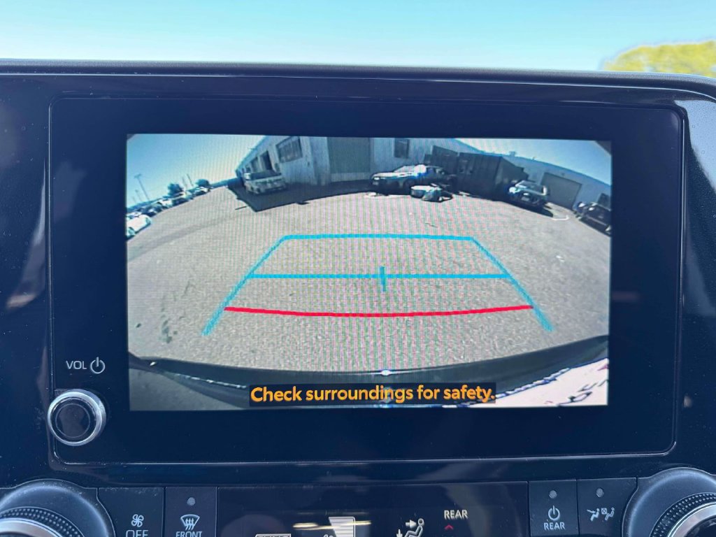 Used 2023 Toyota Highlander XLE AWD/4WD image 30