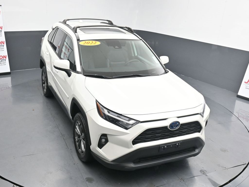 Used 2022 Toyota RAV4 XLE Premium image 10