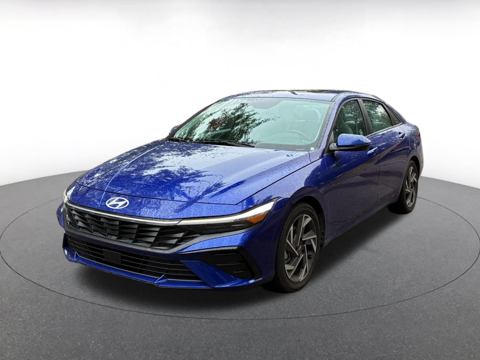 Used 2025 Hyundai Elantra Limited FWD image 3