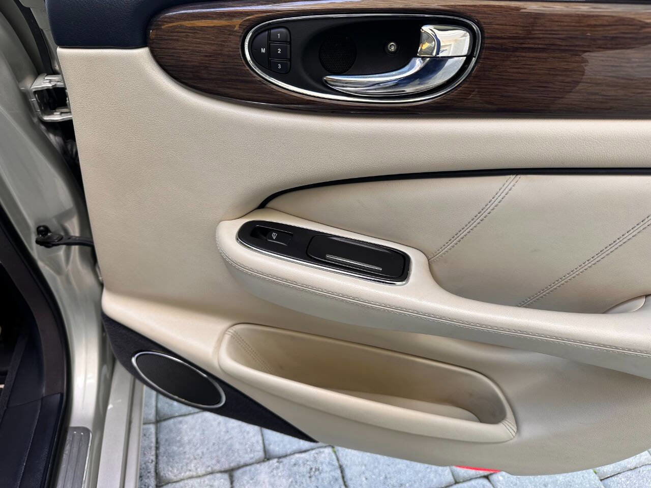 Used 2009 Jaguar XJ Vanden Plas Super V8 Portfolio image 76