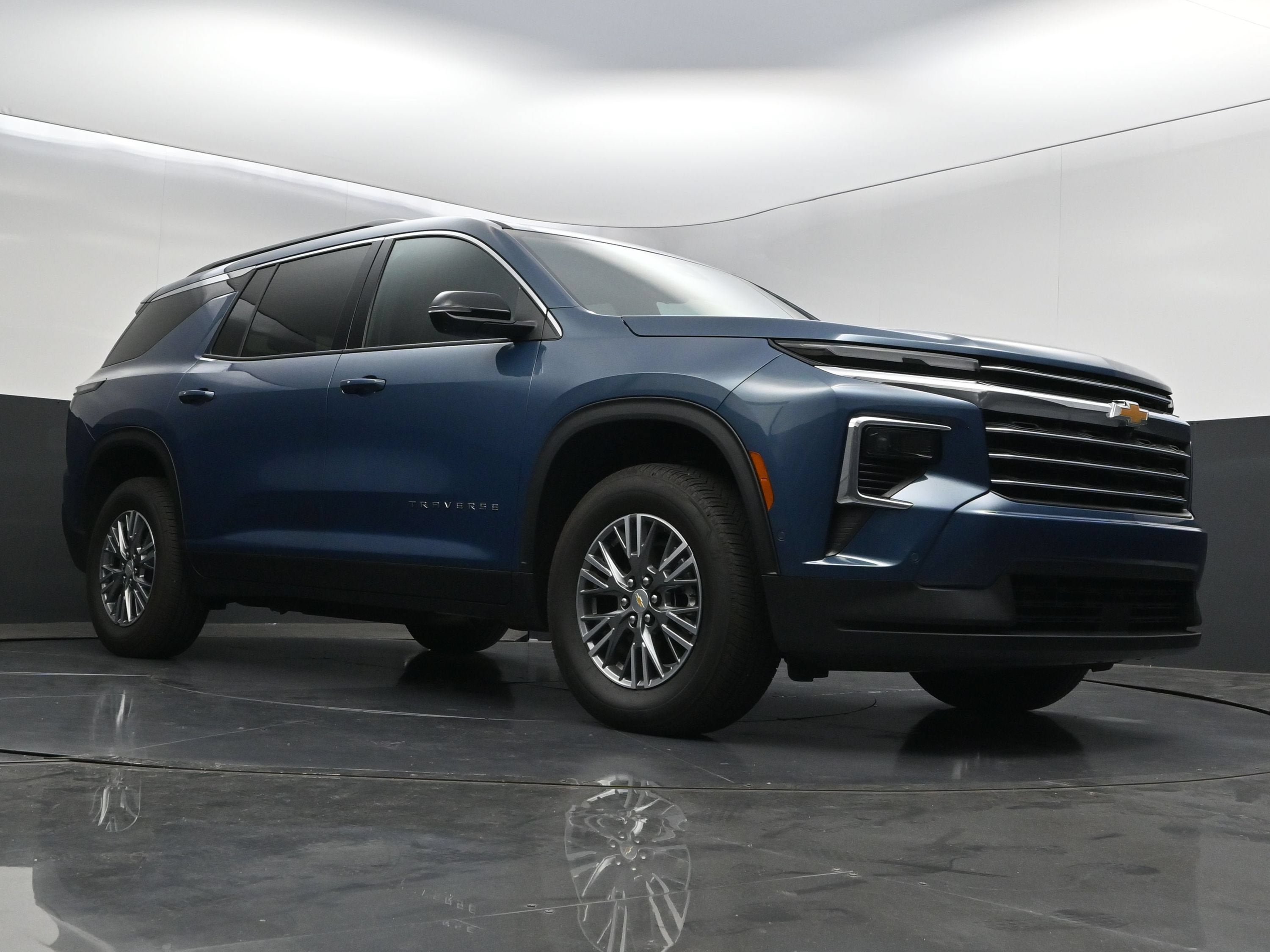 Certified 2026 Chevrolet Traverse LT w/ Enhanced Driving Package FWD image 43