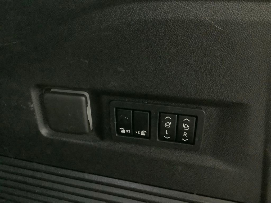 Used 2021 GMC Yukon SLT w/ SLT Luxury Package image 25