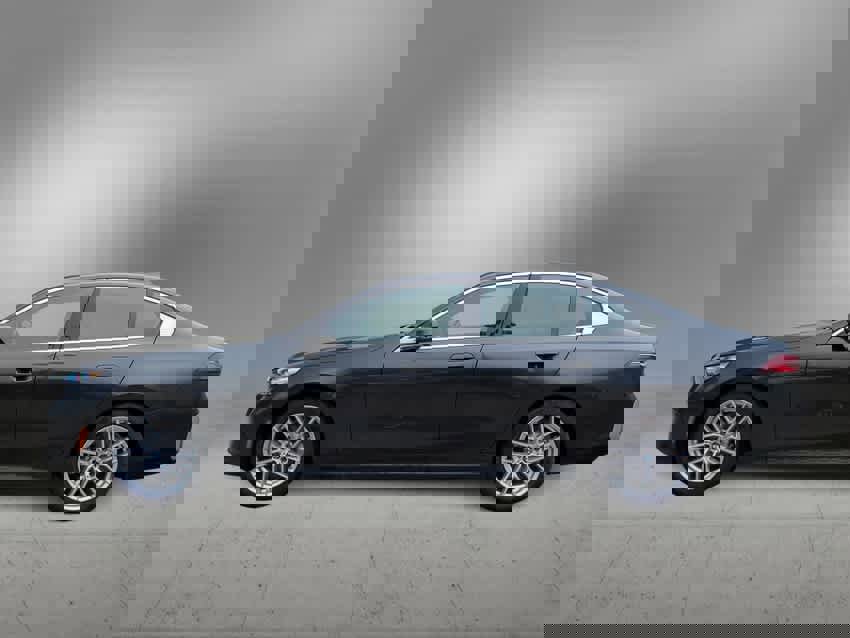 Used 2025 BMW 530i xDrive w/ Premium Package image 5