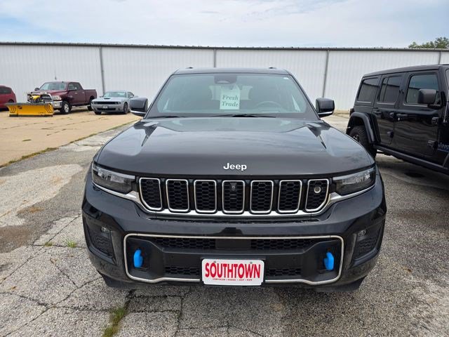 Certified 2022 Jeep Grand Cherokee Overland w/ Advanced Protech Group III AWD/4WD image 2