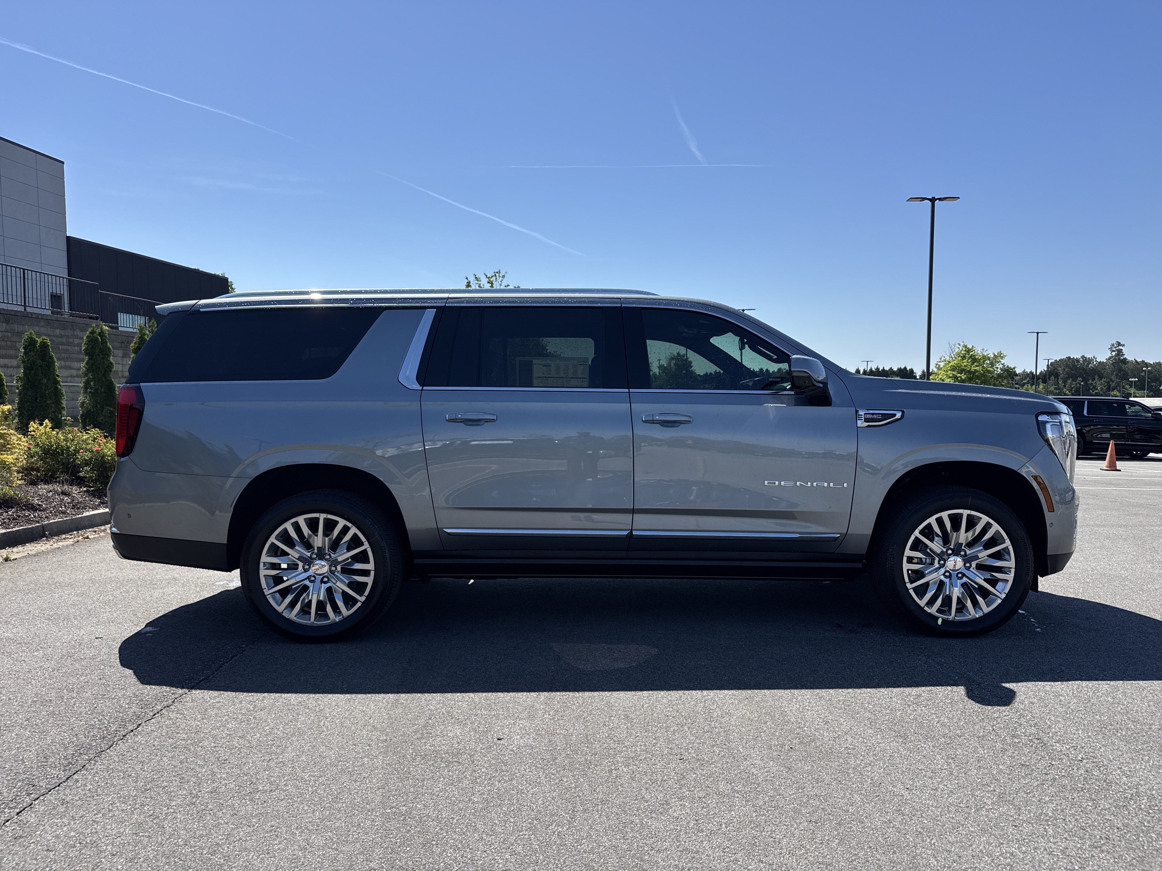 New 2026 GMC Yukon XL Denali w/ Sun & Power Step Package AWD/4WD image 11
