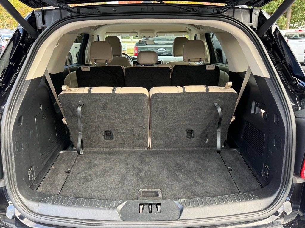 Certified 2022 Ford Explorer XLT w/ Equipment Group 202A image 16