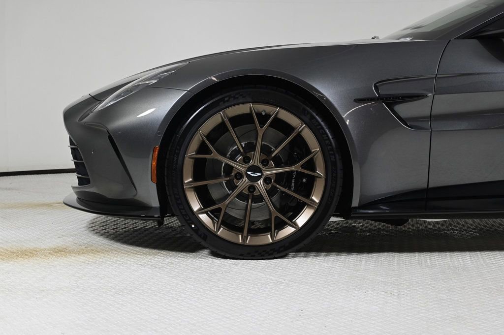 Used 2026 Aston Martin V8 Vantage Coupe image 4