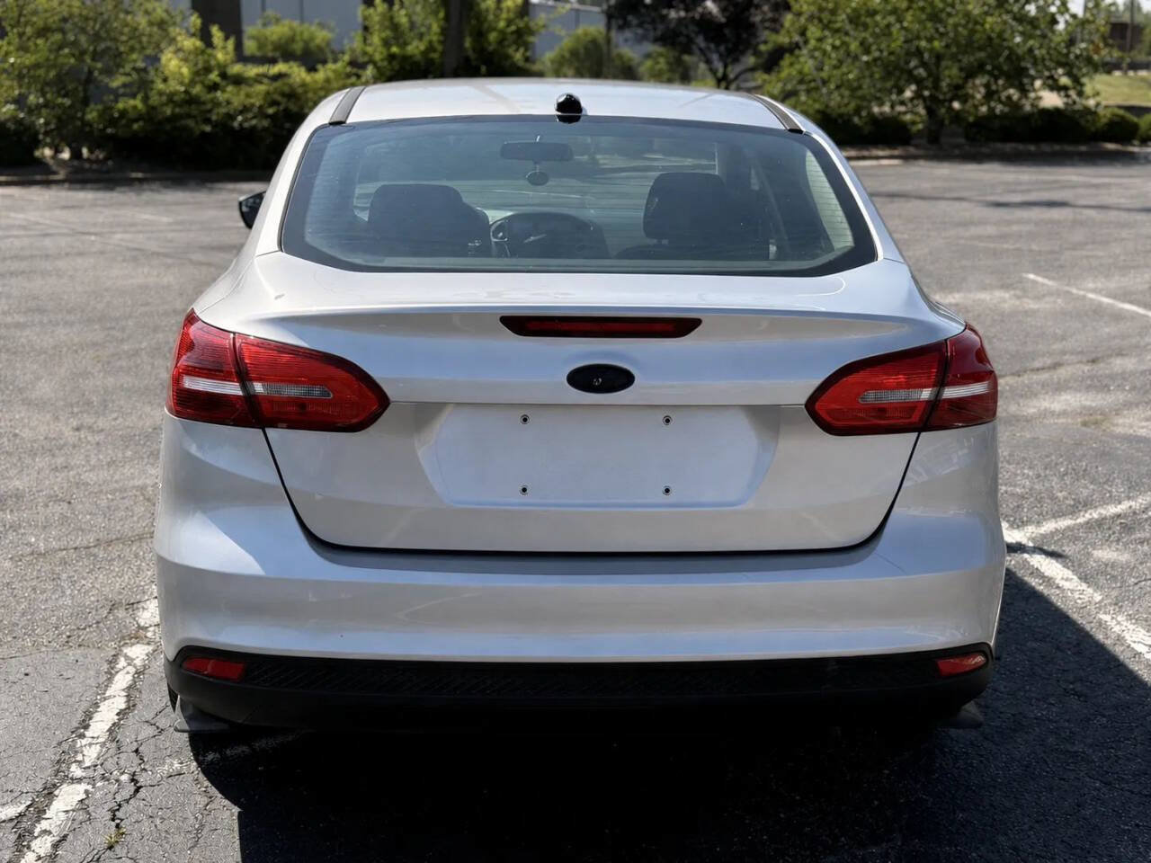 Used 2018 Ford Focus SE FWD image 4