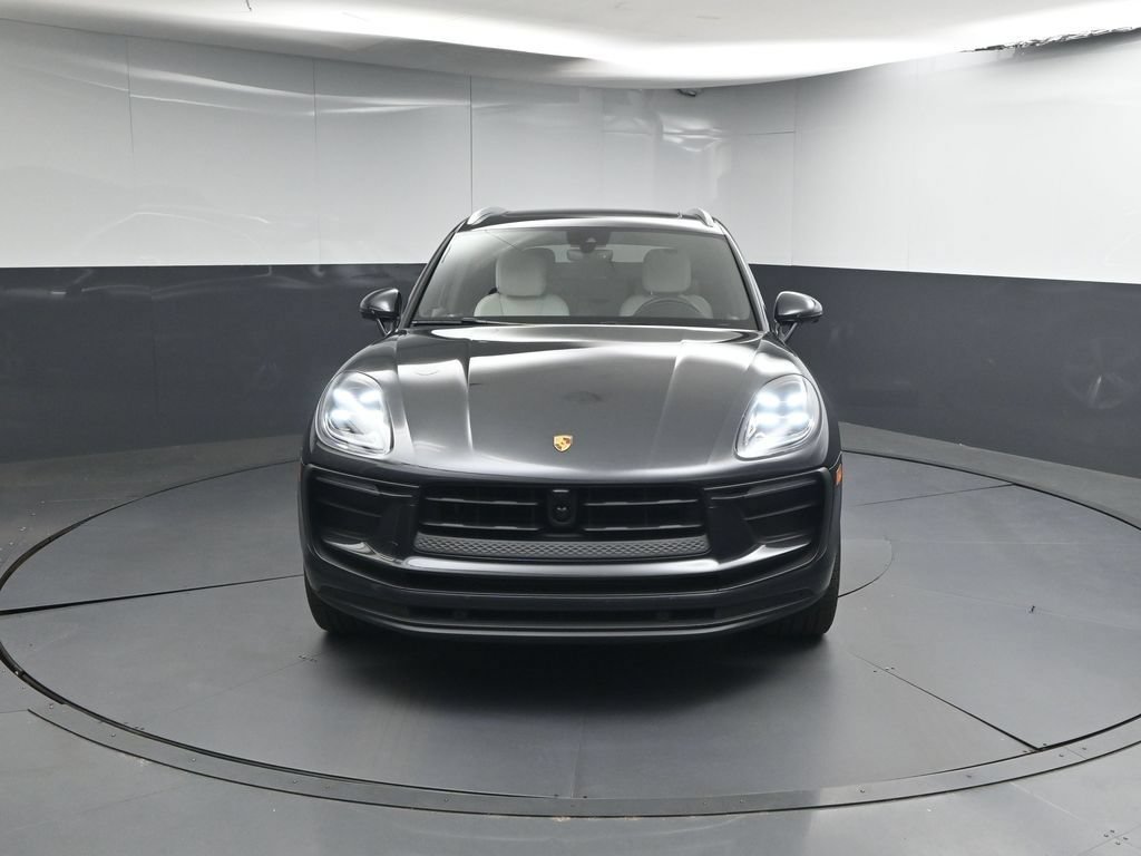 Certified 2024 Porsche Macan AWD/4WD image 27