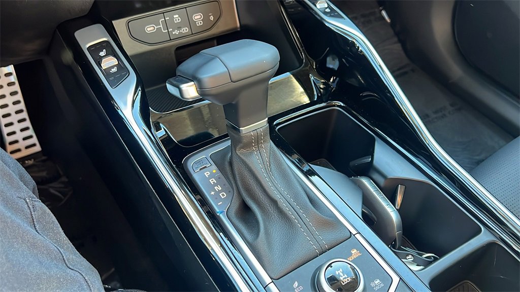 Certified 2025 Kia Sorento SX image 22