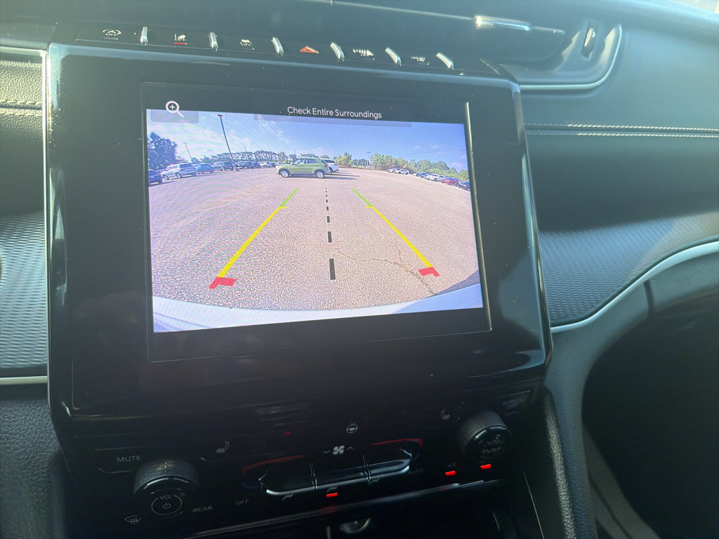 Used 2024 Jeep Grand Cherokee Altitude RWD image 13