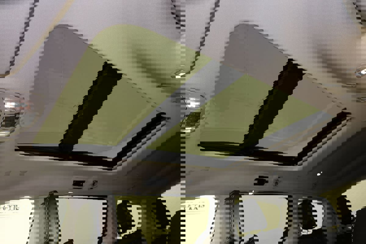 Used 2024 Chrysler Pacifica Touring-L image 13