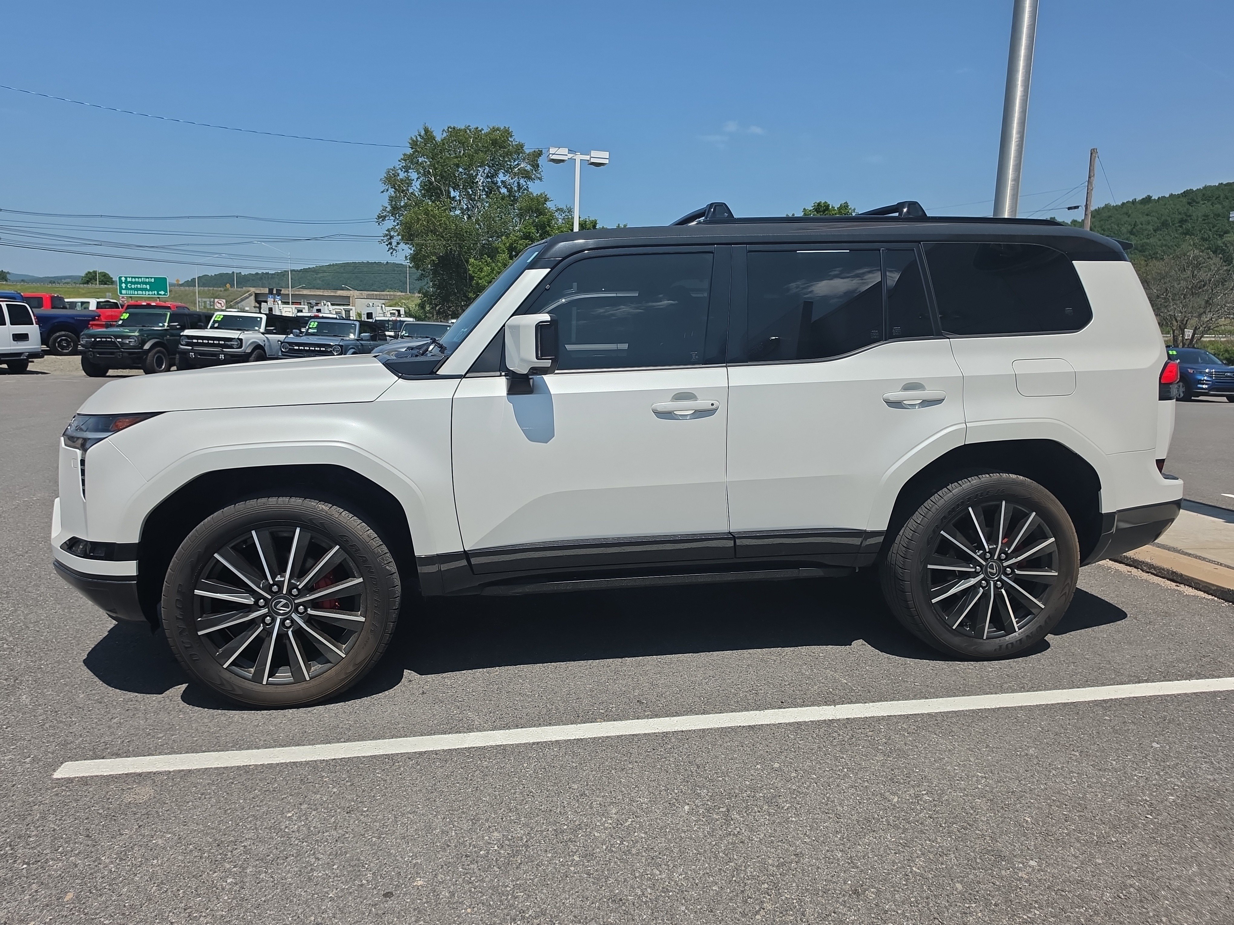 Used 2024 Lexus GX 550 AWD/4WD image 7