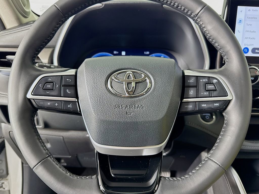 Used 2024 Toyota Highlander Limited AWD/4WD image 42