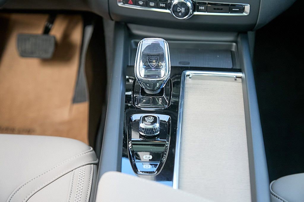 New 2026 Volvo XC60 B5 Plus w/ Protection Package Premier image 30